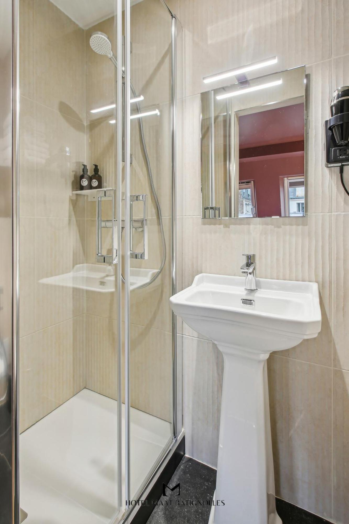 Hotel Maat Batignolles Parigi Esterno foto